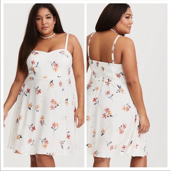 torrid Dresses & Skirts - Torrid sweetheart floral smock back floral dress